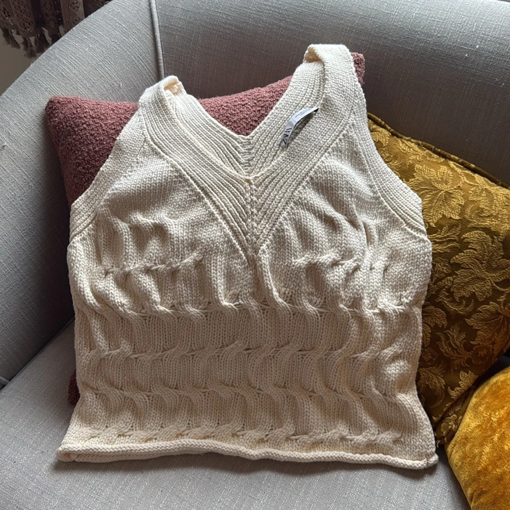 ZARA Cable Knit Vest - size medium - Picture 2 of 4